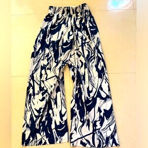 Lululemon Swift Wide-Leg Mid-Rise Pant Size 4